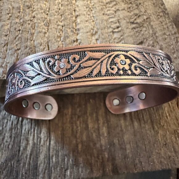 Boho Vintage Style Daisy Flower Zircon Stone Magnetic Bracelet, Arteritis Relie - Picture 7 of 8